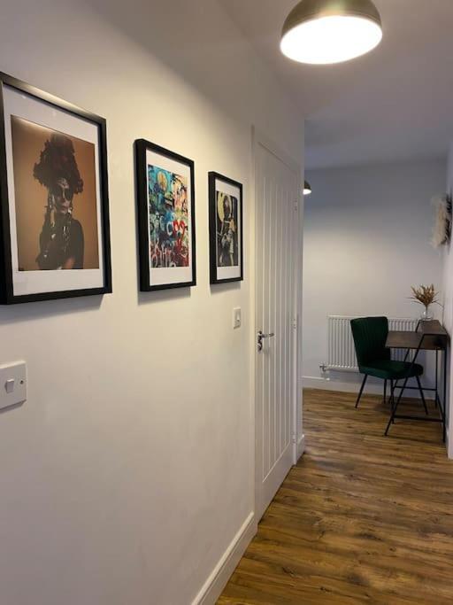Luxury Riverfront Apartment Newport  Buitenkant foto