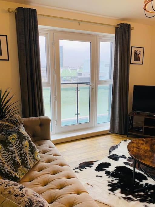 Luxury Riverfront Apartment Newport  Buitenkant foto