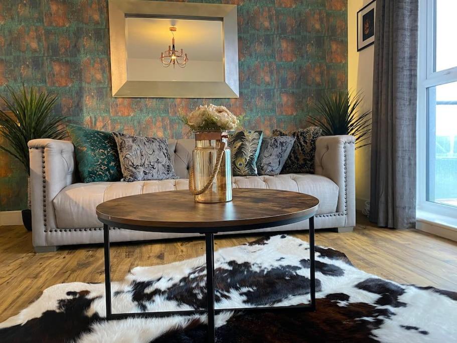 Luxury Riverfront Apartment Newport  Buitenkant foto