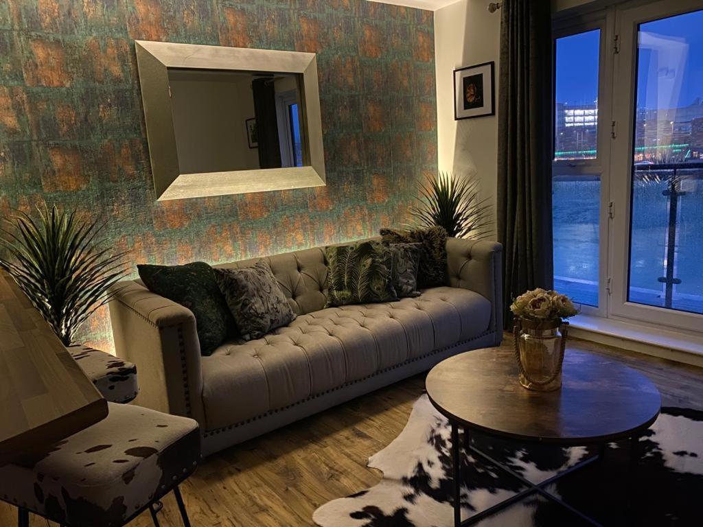 Luxury Riverfront Apartment Newport  Buitenkant foto