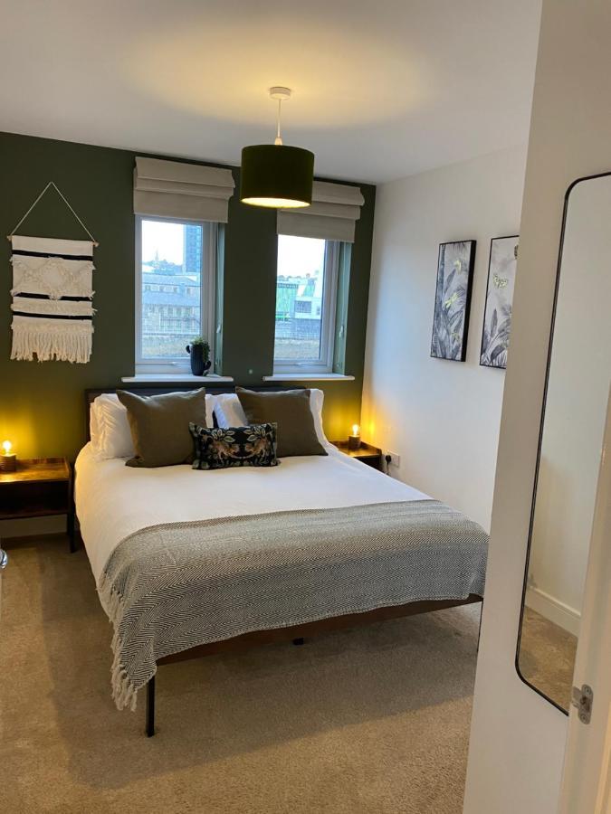 Luxury Riverfront Apartment Newport  Buitenkant foto